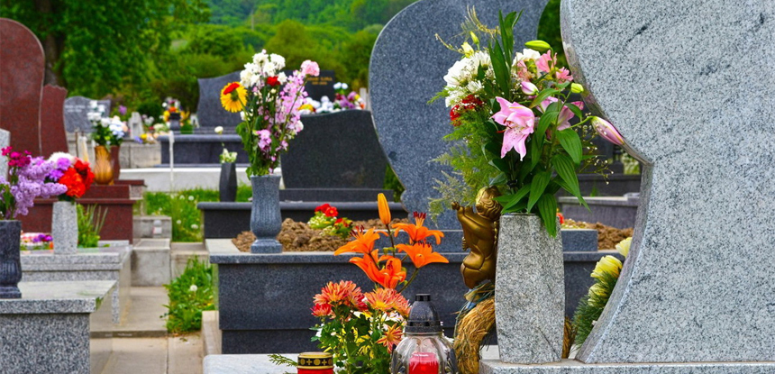 Какую выбрать вазу на могилу?