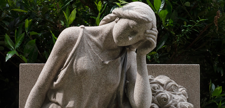 Почему ставят памятники на кладбище?