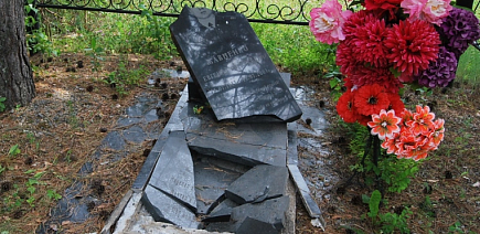 Защита памятников: как уберечь гранитный памятник от вандализма