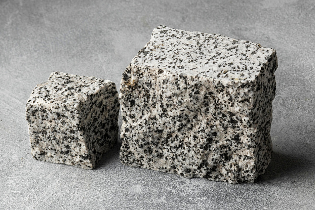 Обработка гранита: виды и способы отделки памятников