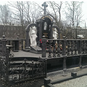 Мемориальный комплекс на Волковском кладбище Санкт-Петербурга